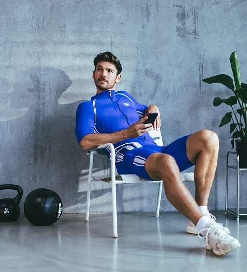 EMS Mann Smartphone min